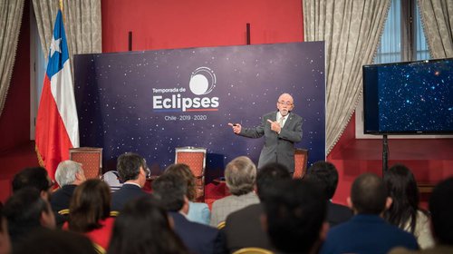 Los eclipses en Chile se toman la 11° versión del ciclo "Diálogos en La Moneda"