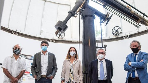 Ministros de Ciencia y Medio Ambiente lanzan experimento de ciencia ciudadana para medir la contaminación lumínica en Chile