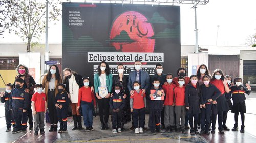 Eclipse total de Luna o Luna de Sangre Ministro de Ciencia Flavio Salazar invitó a la ciudadanía a disfrutar de este espectáculo natural y recalcó la importancia de acercar la ciencia a las personas