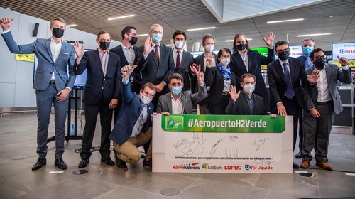 Ministro de Ciencia  Flavio Salazar asistió al lanzamiento del plan del Aeropuerto de Santiago para convertirse en el primero de América Latina en operar con hidrógeno verde