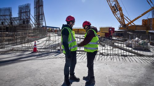 Ministro de Ciencia visita la construcción del telescopio óptico-infrarrojo más grande del mundo