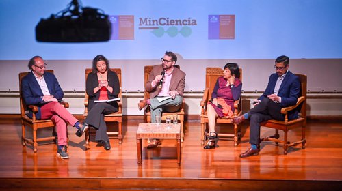 Ministras Vallejo y Etcheverry participan en seminario que abordó el primer informe de la Comisión Asesora Contra la Desinformación