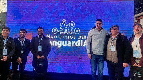 Seremi de Ciencia felicita a funcionarios municipales de Puerto Varas que ganaron concurso sobre Inteligencia Artificial